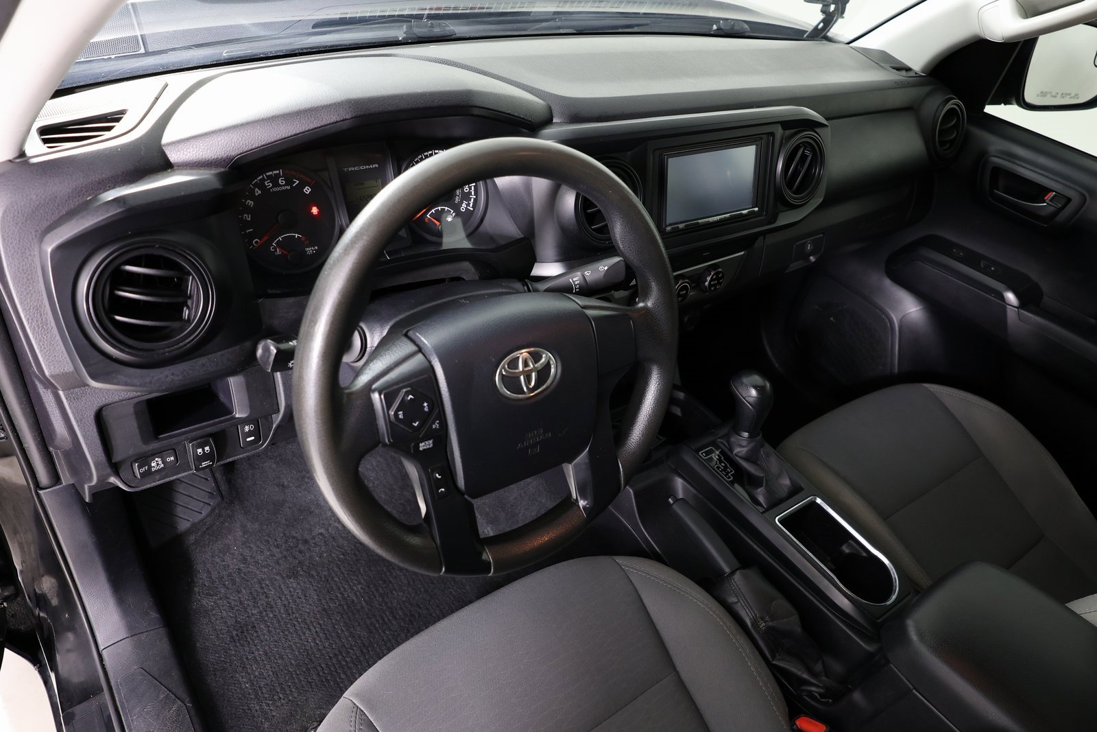 Used 2017 Toyota Tacoma SR image 17