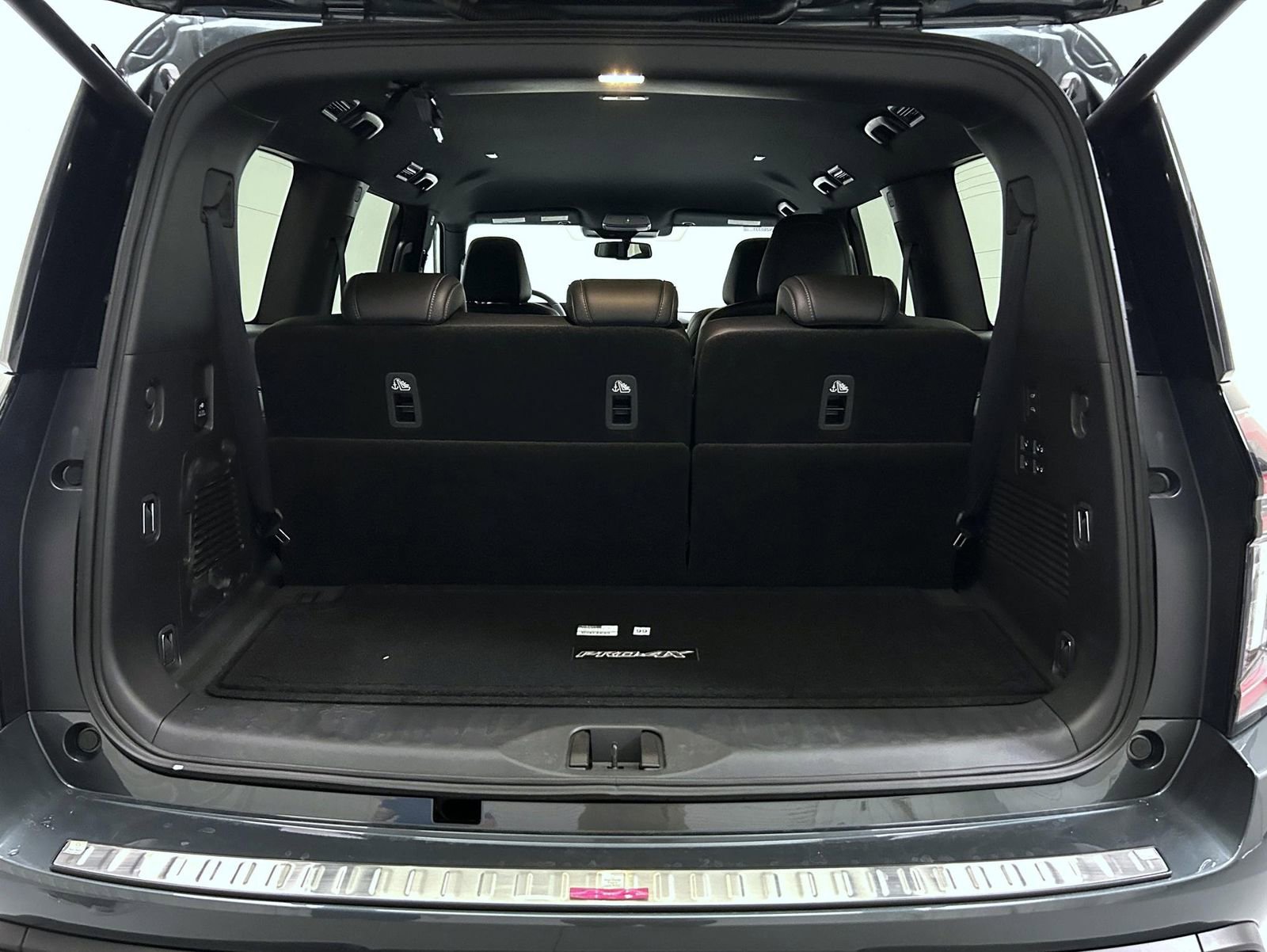 New 2026 Nissan Armada PRO-4X w/ Captain's Chari Seat Package image 9