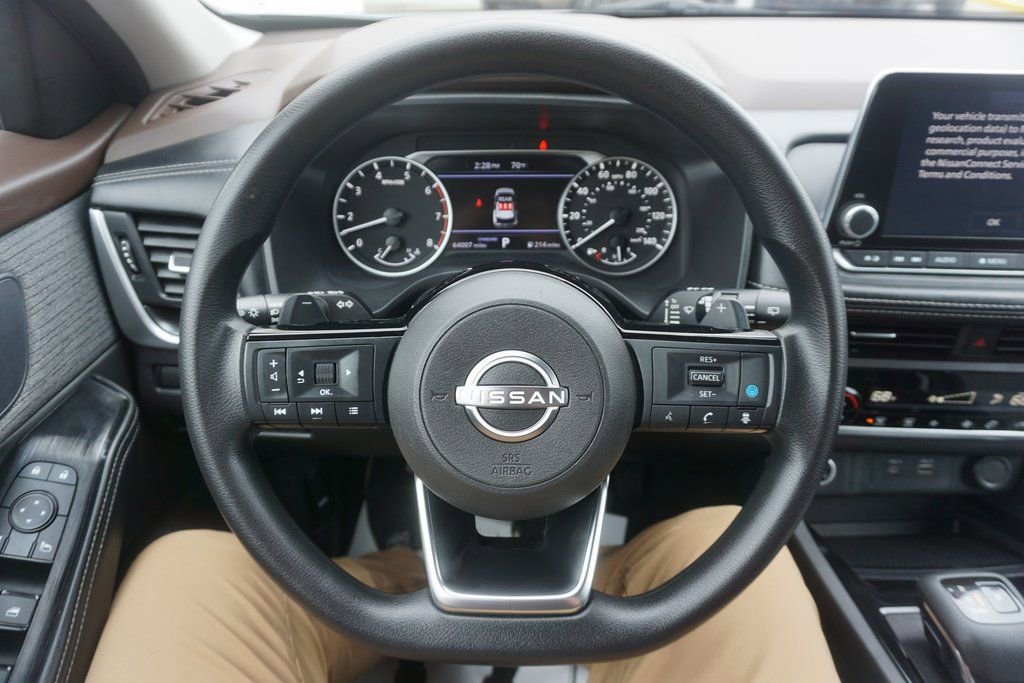 Used 2023 Nissan Rogue SV image 3