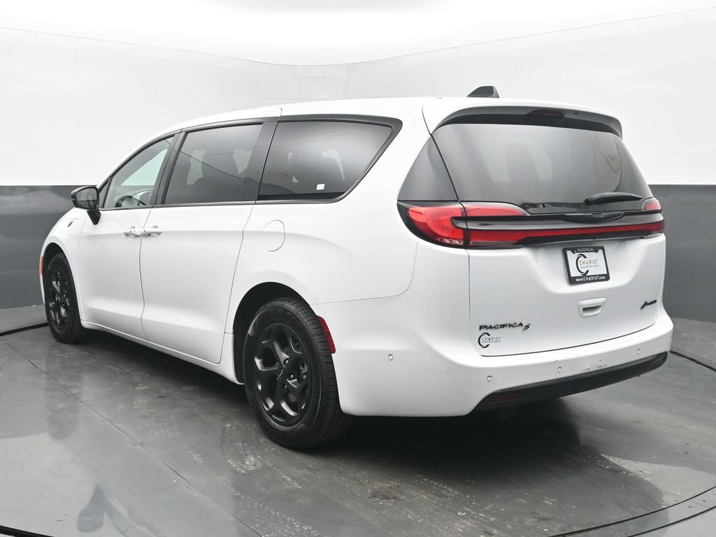 Used 2024 Chrysler Pacifica Limited FWD image 4