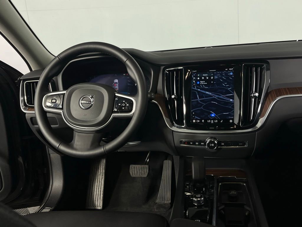 Used 2025 Volvo V60 B5 Cross Country Plus image 13