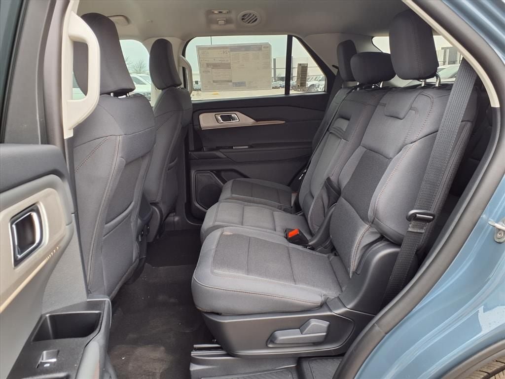 New 2026 Ford Explorer Active RWD image 19