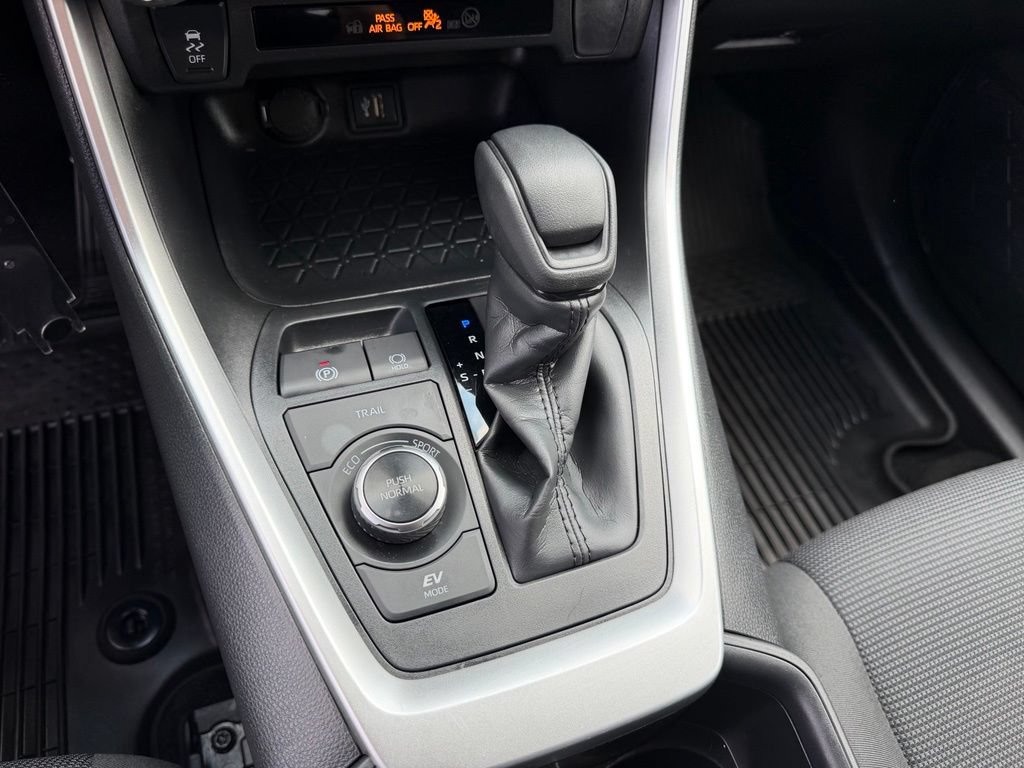 Used 2023 Toyota RAV4 LE AWD/4WD image 24