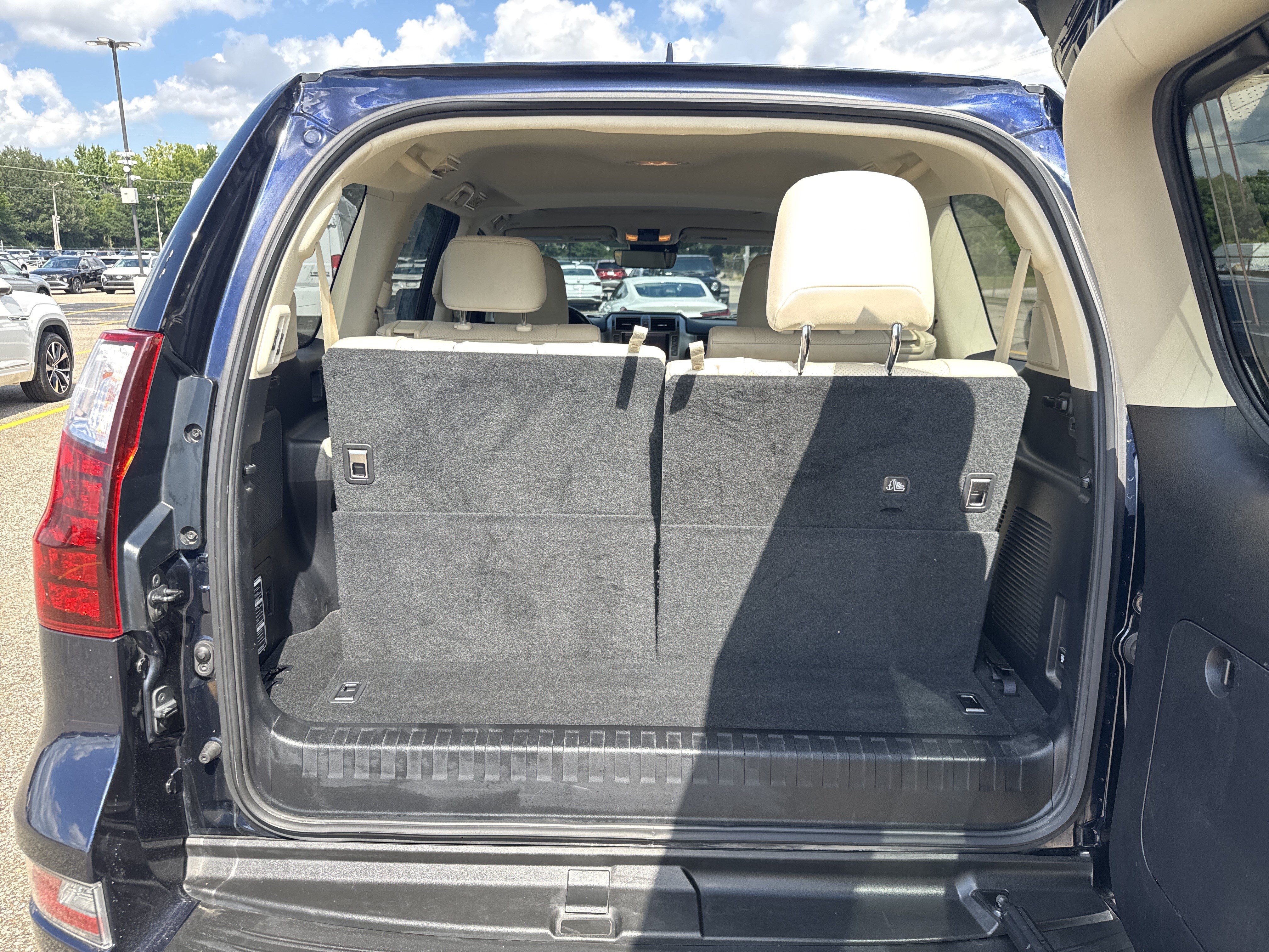 Used 2021 Lexus GX 460 Luxury w/ Sport Design Package AWD/4WD image 8