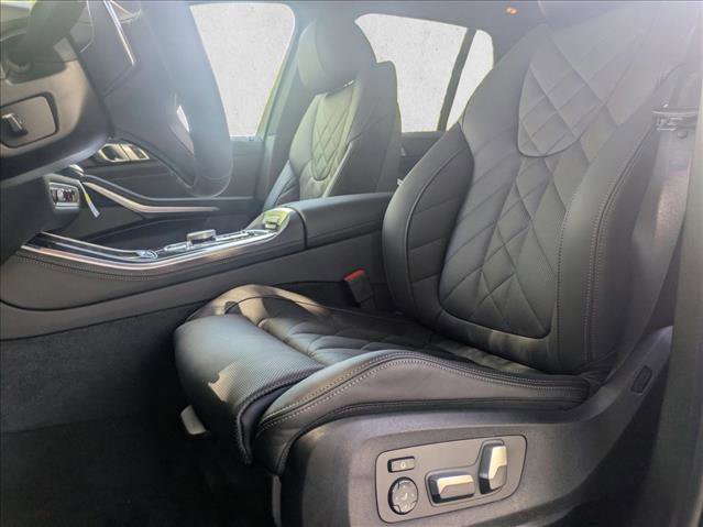 Used 2026 BMW X5 xDrive50e w/ M Sport Package image 4