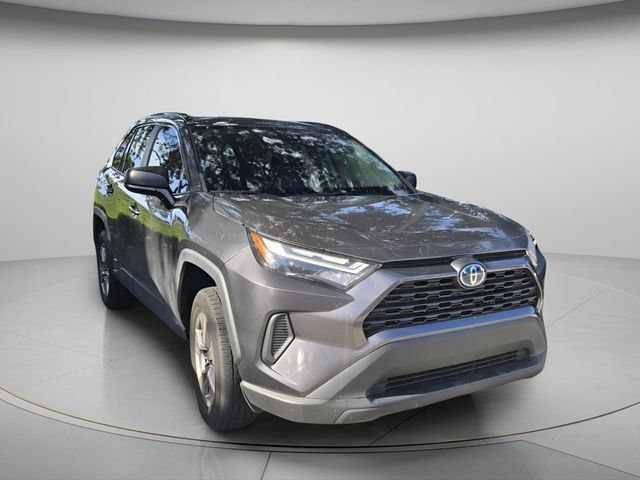 Used 2024 Toyota RAV4 LE AWD/4WD image 4