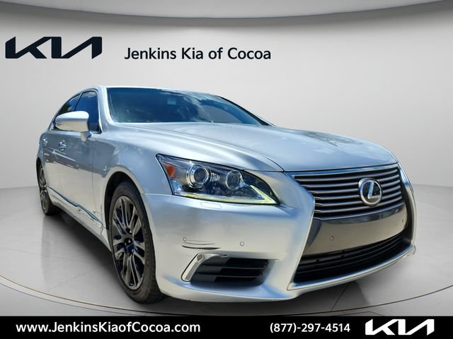 Used 2015 Lexus LS 460 w/ Comfort Package RWD image 2