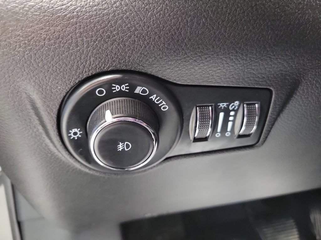 Certified 2023 Jeep Compass Latitude AWD/4WD image 34