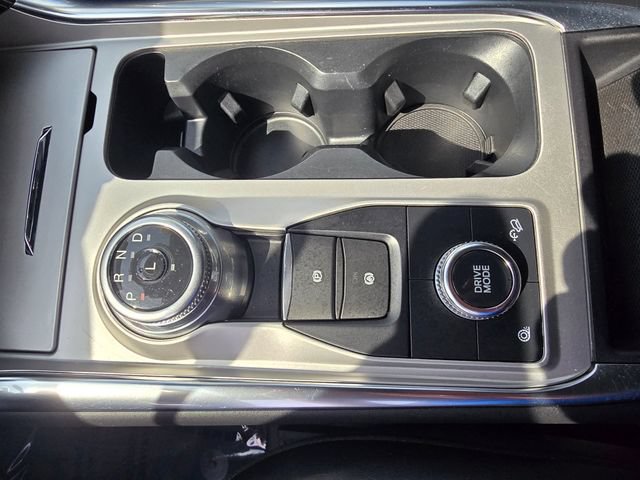 Used 2022 Ford Explorer XLT w/ Equipment Group 202A AWD/4WD image 19