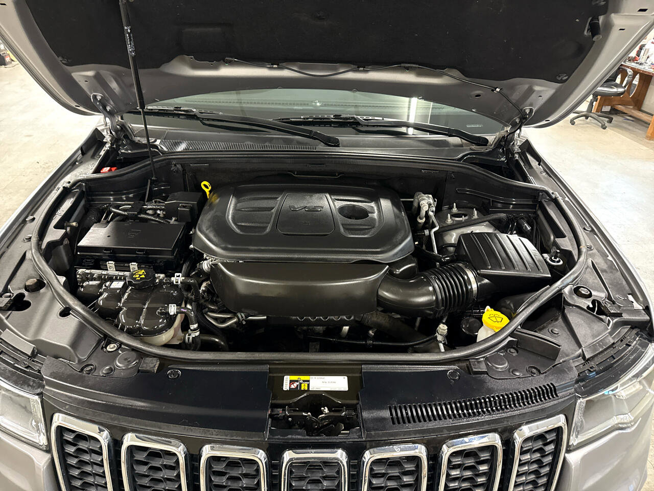 Used 2019 Jeep Grand Cherokee Limited image 63