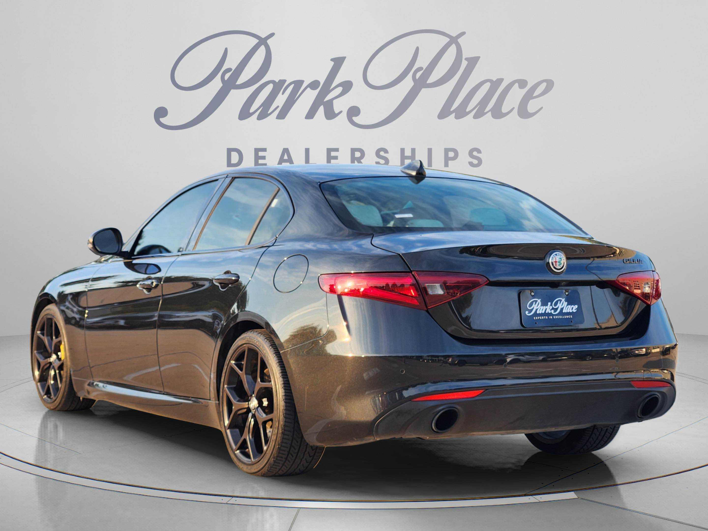 Used 2019 Alfa Romeo Giulia w/ Nero Edizione RWD image 3