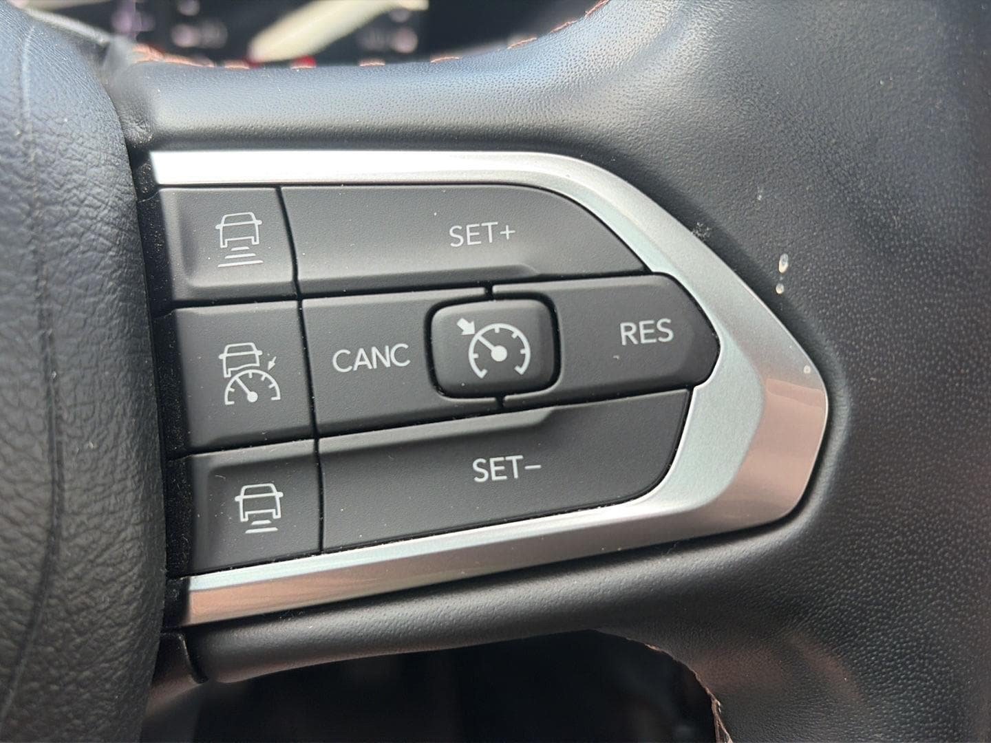 Used 2022 Jeep Compass Limited AWD/4WD image 12