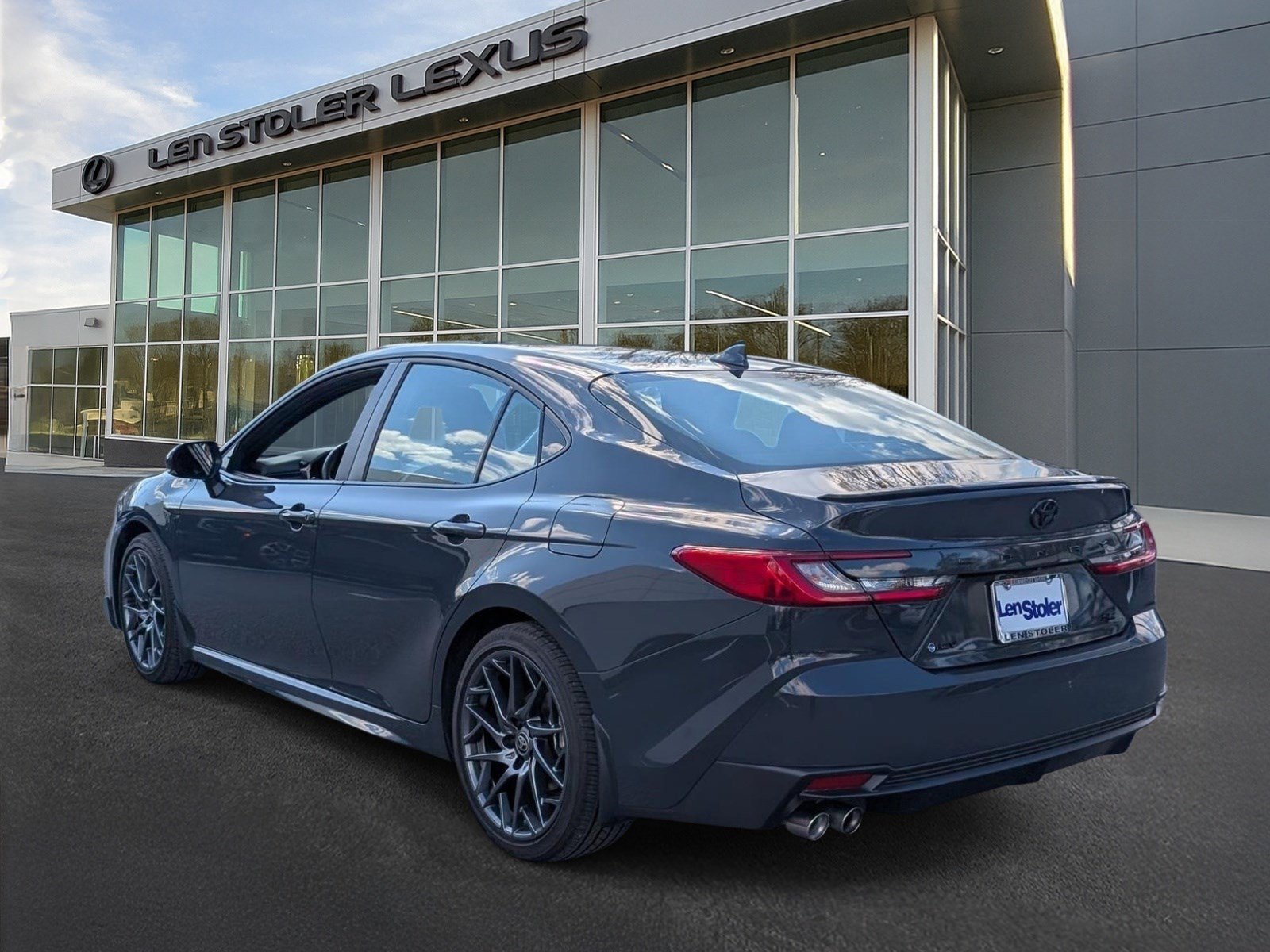 Used 2025 Toyota Camry SE image 5