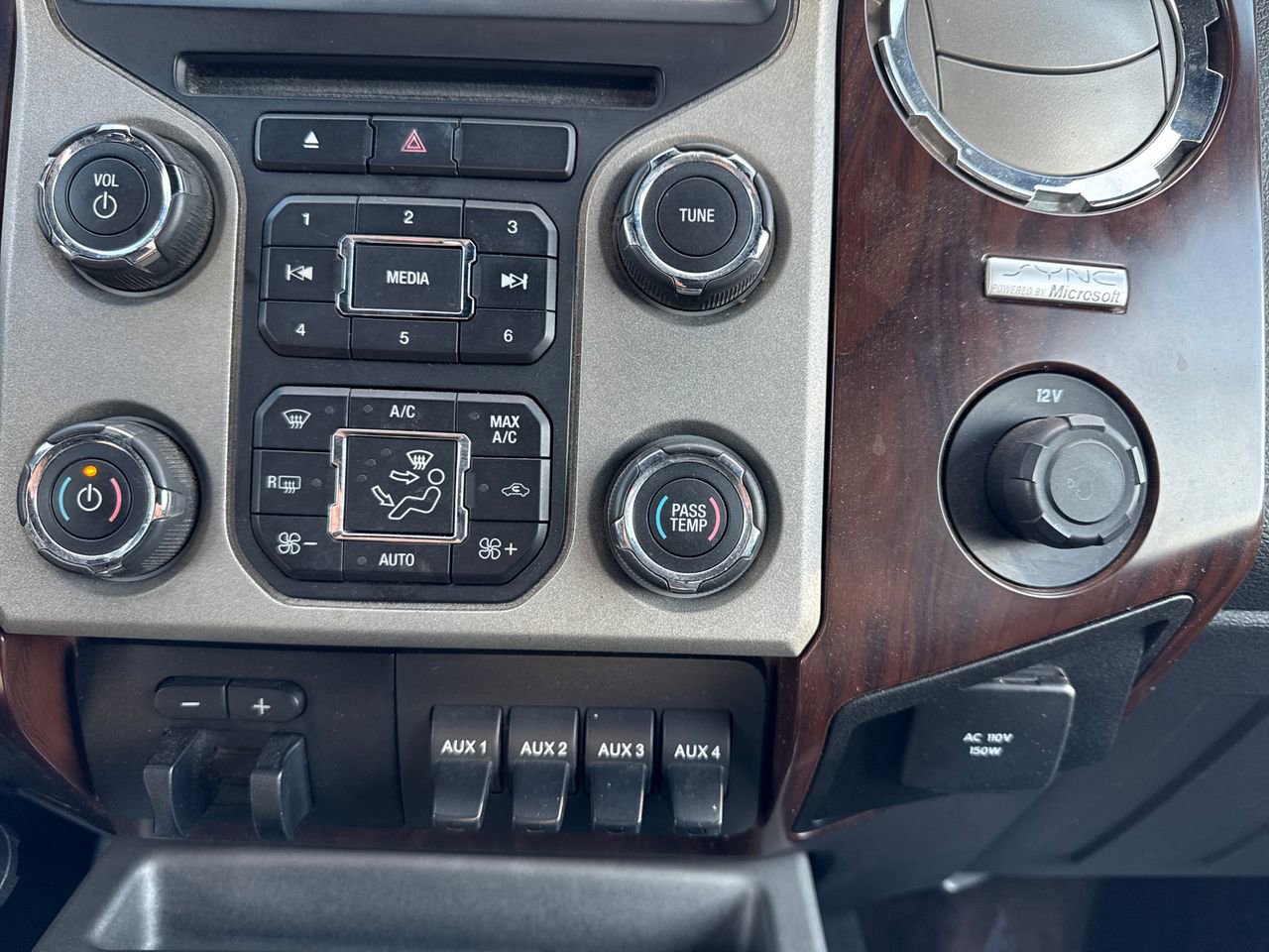 Used 2015 Ford F350 Lariat w/ Lariat Ultimate Package image 25