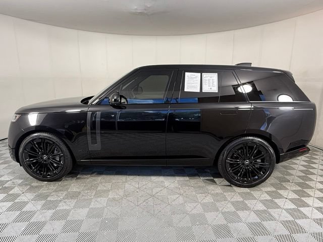 Used 2024 Land Rover Range Rover SE AWD/4WD image 3