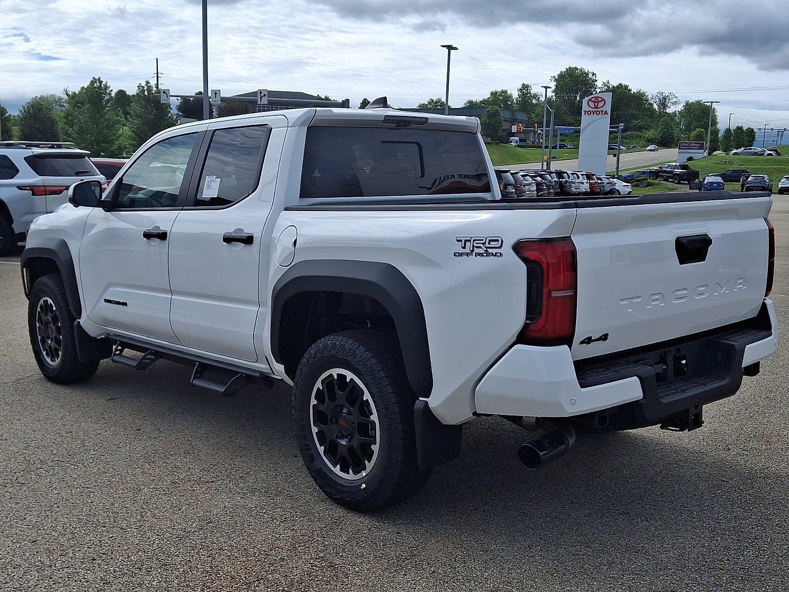New 2026 Toyota Tacoma TRD Off-Road AWD/4WD image 3