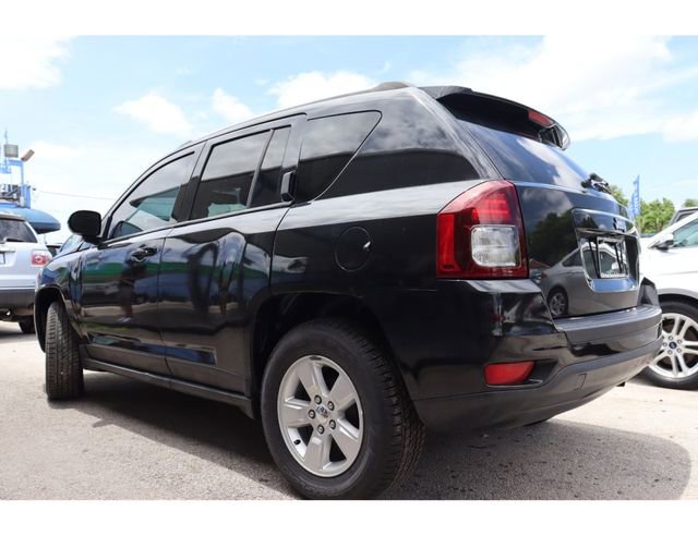Used 2016 Jeep Compass Latitude FWD image 4