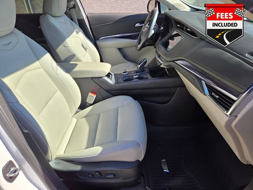 Used 2023 Cadillac XT4 Luxury w/ Cold Weather Package FWD image 21