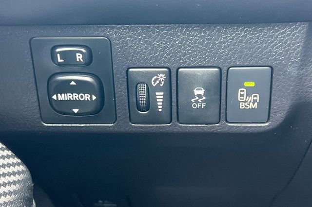 Used 2015 Toyota RAV4 Limited w/ Technology Package image 30