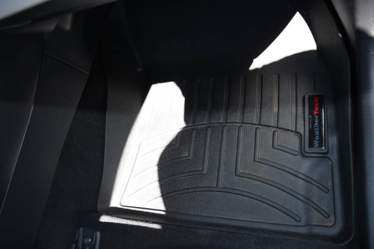 Used 2021 Toyota Corolla SE w/ Carpet Mat Package (TMS) FWD image 24