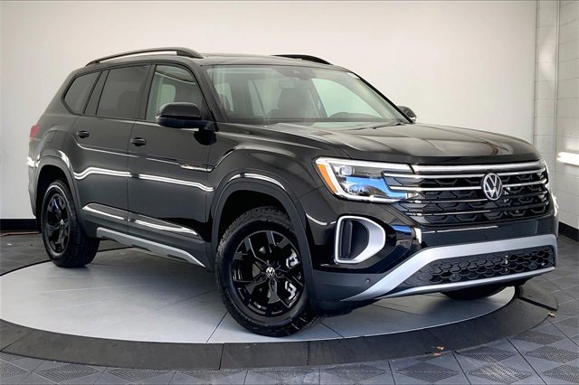 New 2025 Volkswagen Atlas Peak Edition SE