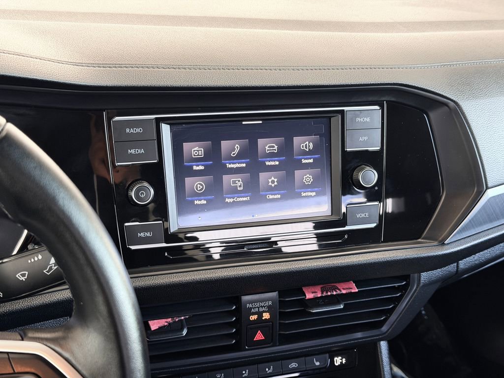 Used 2024 Volkswagen Jetta SE w/ Panoramic Sunroof Package FWD image 18