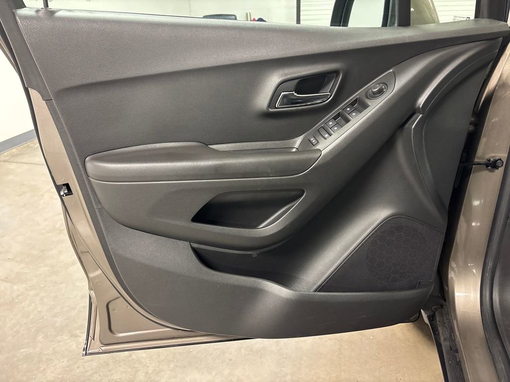 Certified 2020 Chevrolet Trax LS w/ Tint and Cruise Package image 21