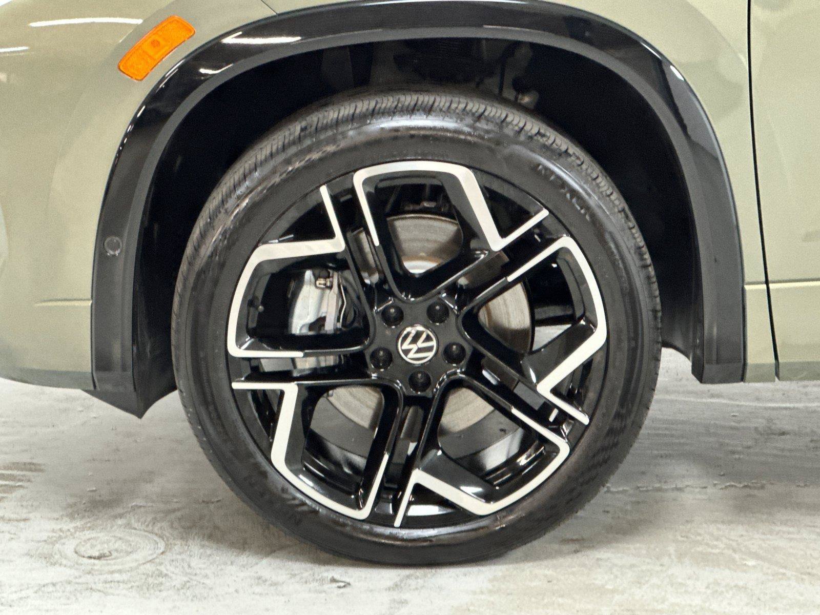 New 2026 Volkswagen Tiguan SEL R-Line AWD/4WD image 25
