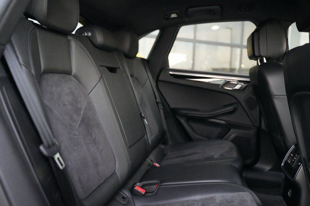 Used 2017 Porsche Macan w/ Driver Memory Package image 61