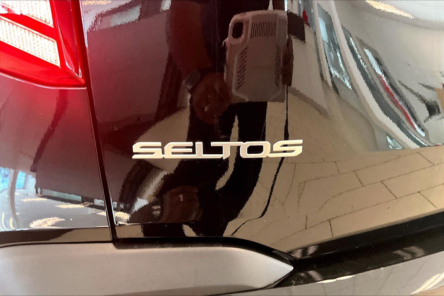 Used 2024 Kia Seltos SX w/ SX Sunroof Package AWD/4WD image 29