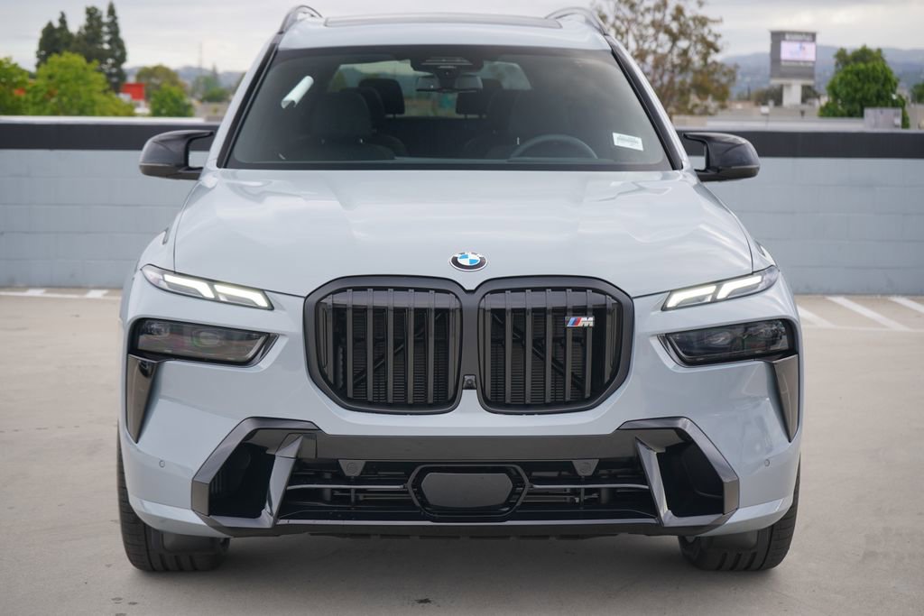 New 2026 BMW X7 M60i image 2