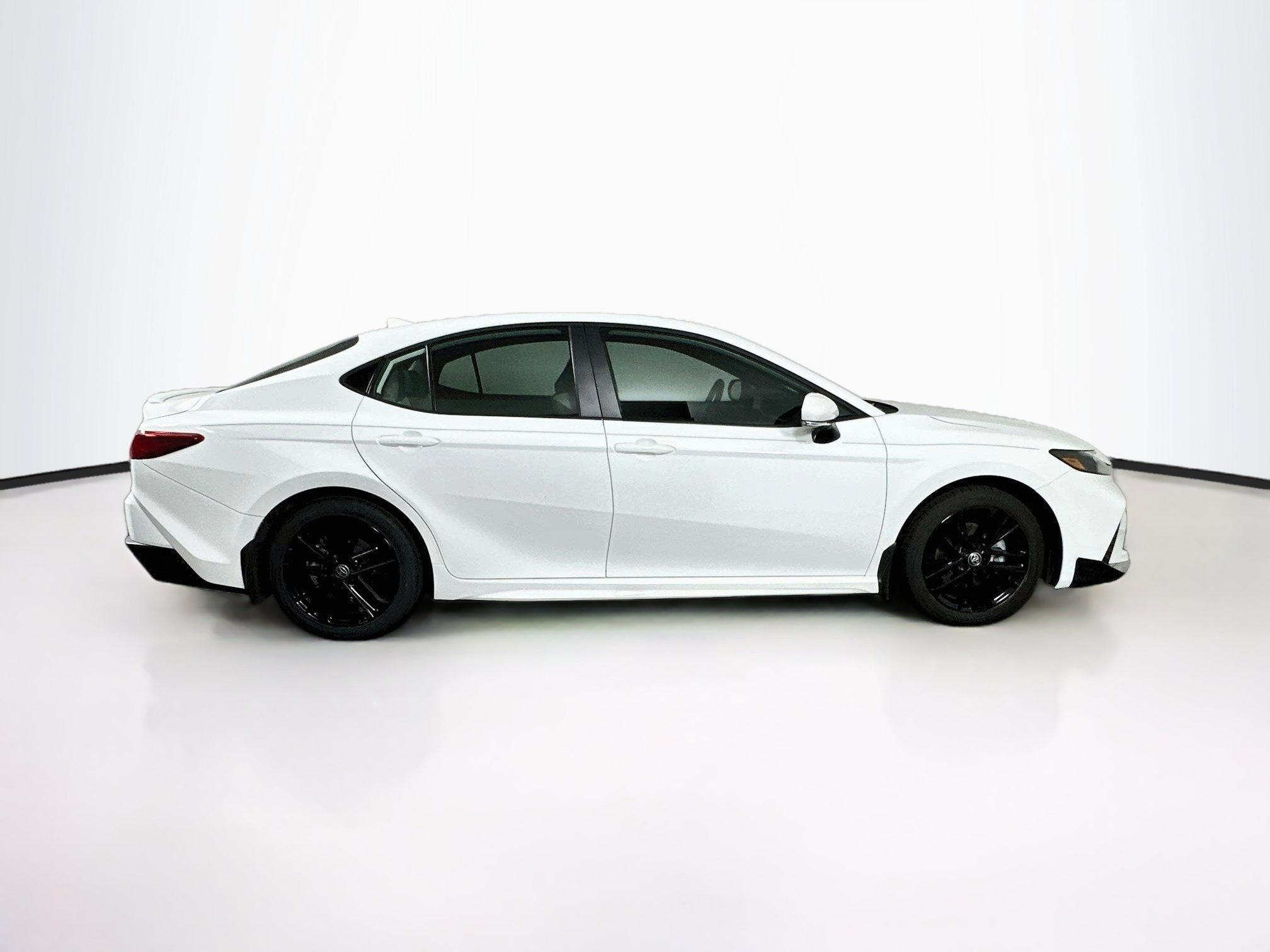 Used 2025 Toyota Camry SE FWD image 10