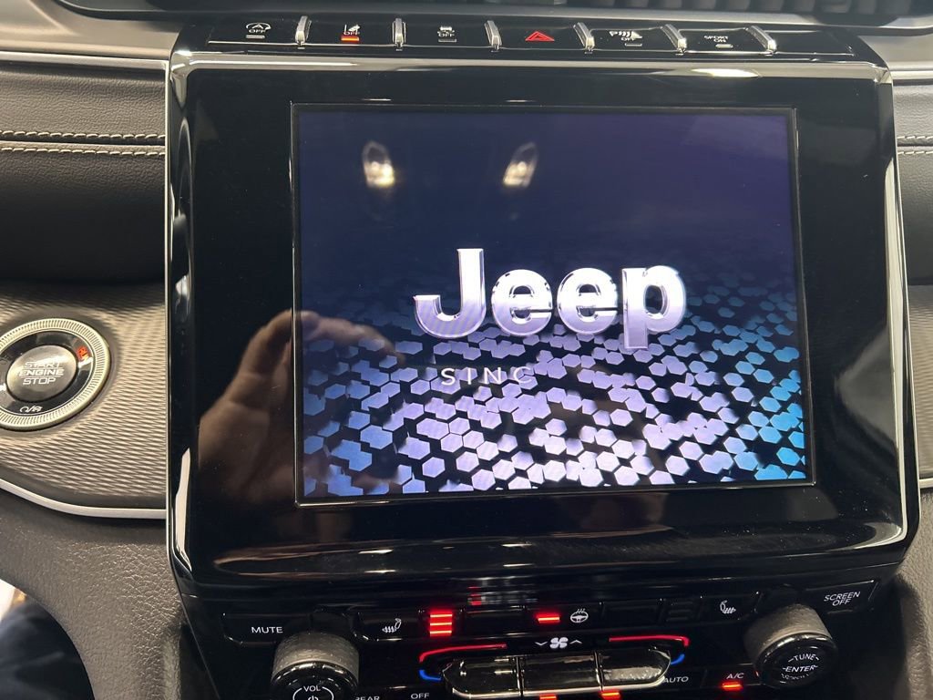 Used 2024 Jeep Grand Cherokee Altitude AWD/4WD image 25