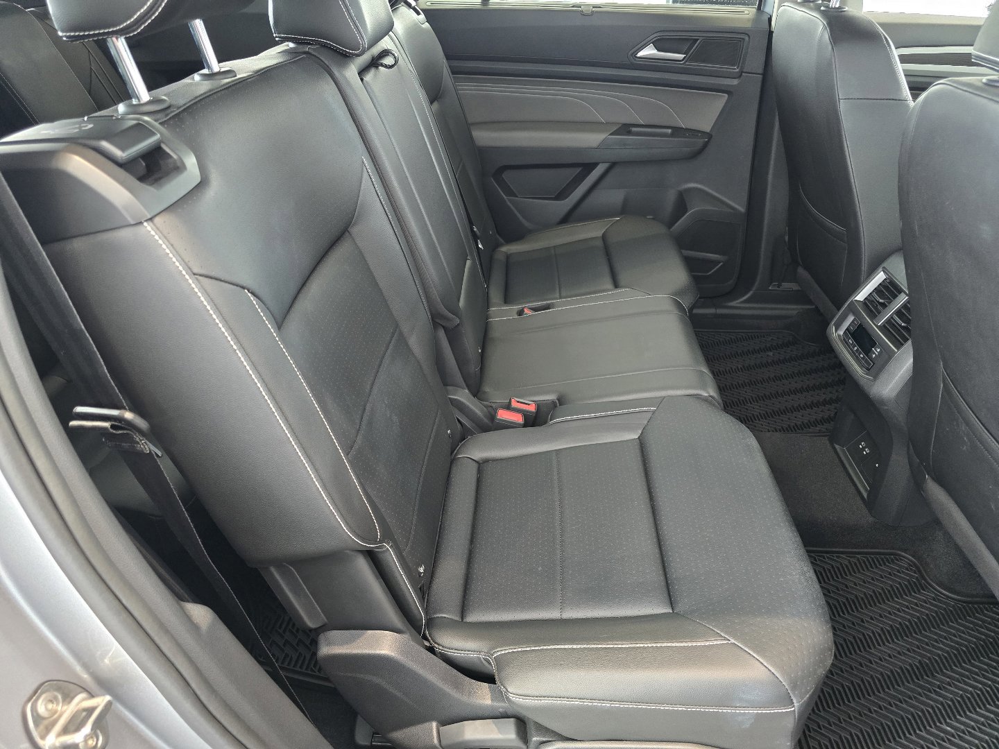 Used 2023 Volkswagen Atlas SE image 25