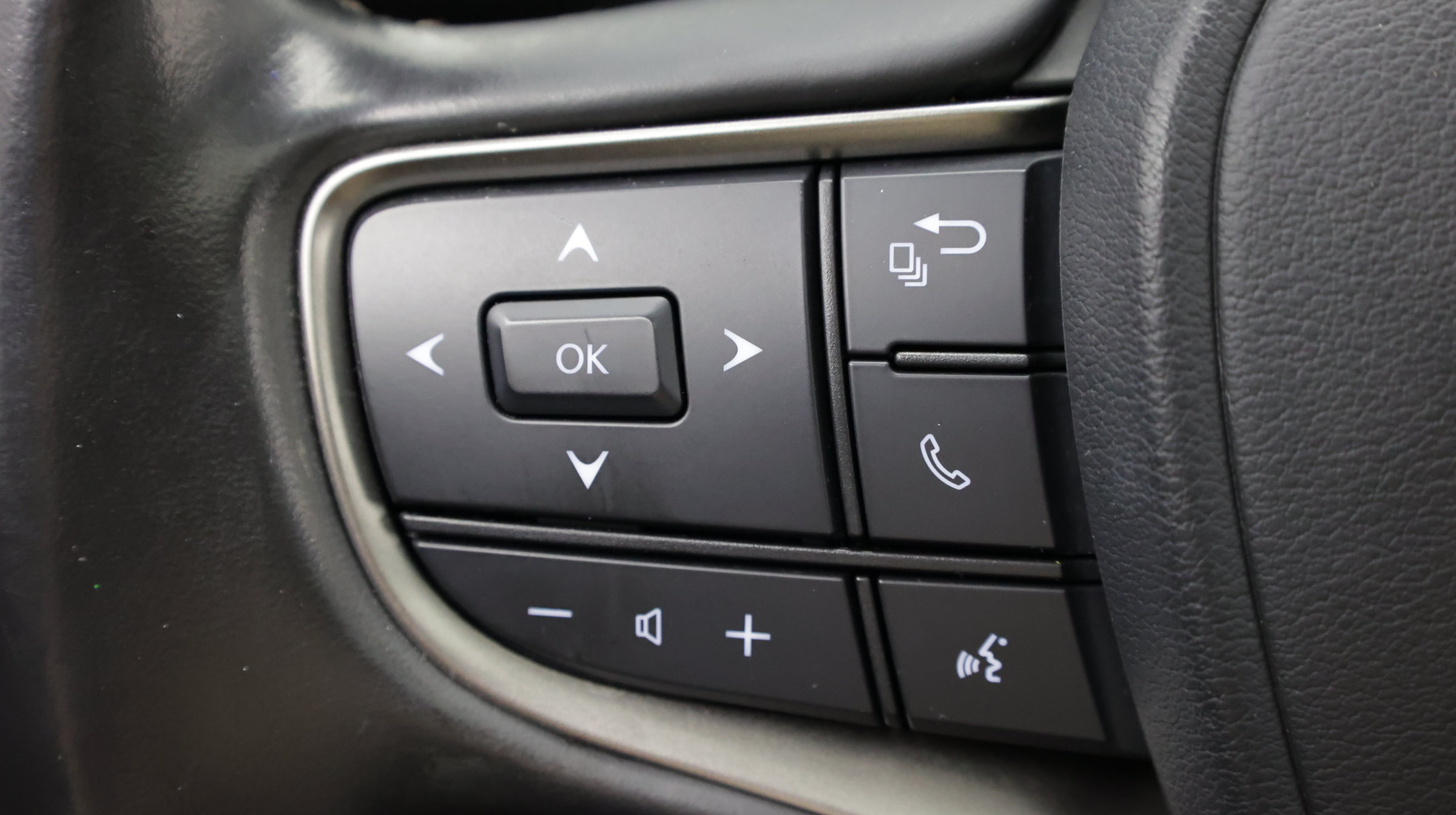 Used 2022 Lexus UX 200 w/ Accessory Package (Z1) FWD image 29