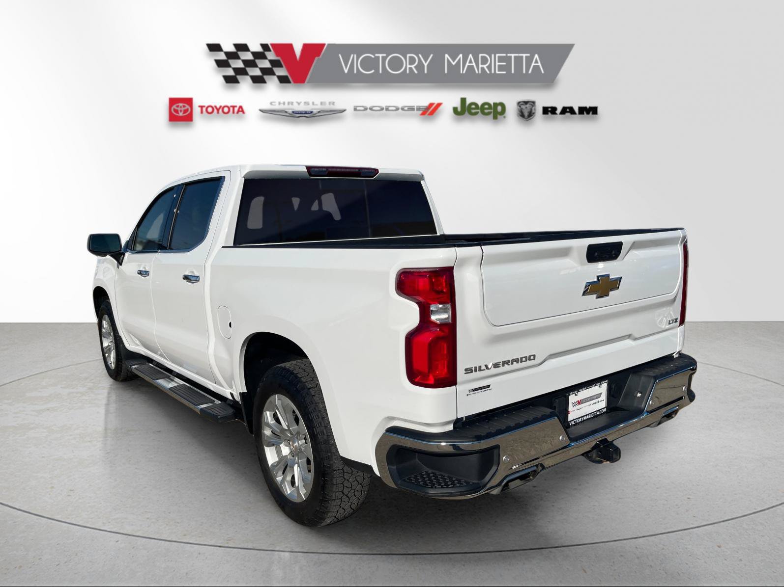 Used 2024 Chevrolet Silverado 1500 LTZ AWD/4WD image 3