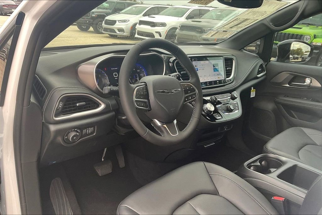 New 2026 Chrysler Pacifica Select image 28