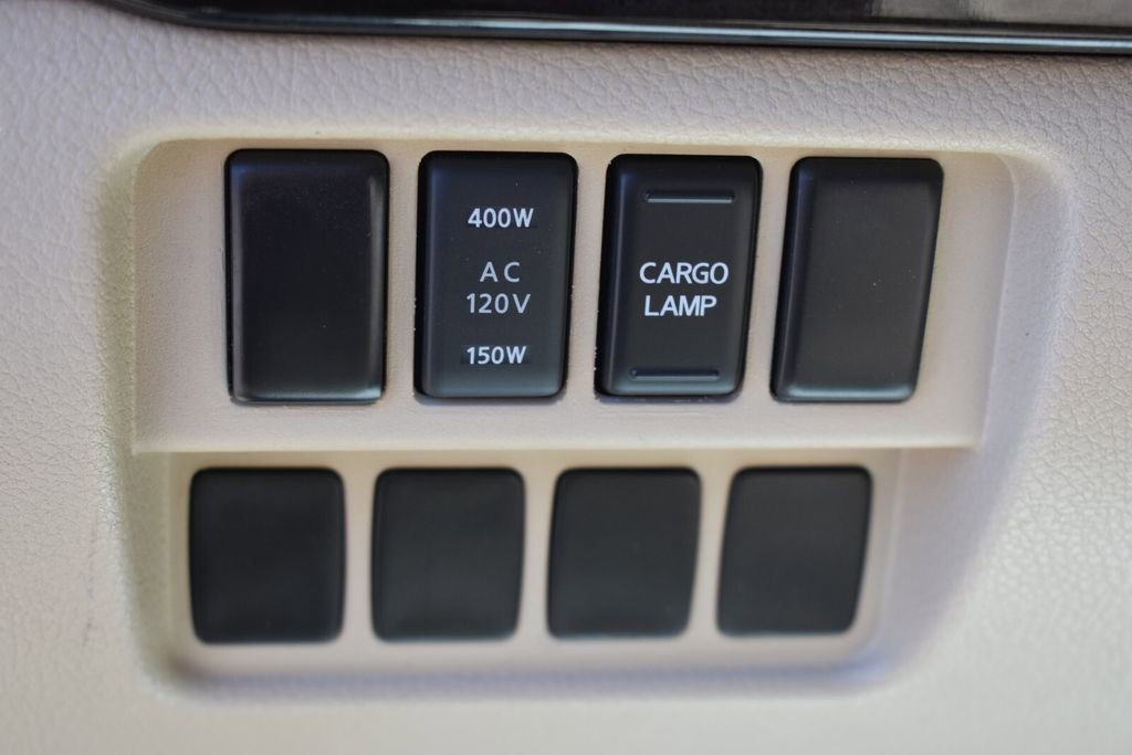 Used 2018 Nissan Titan SV w/ SV Convenience Package image 27