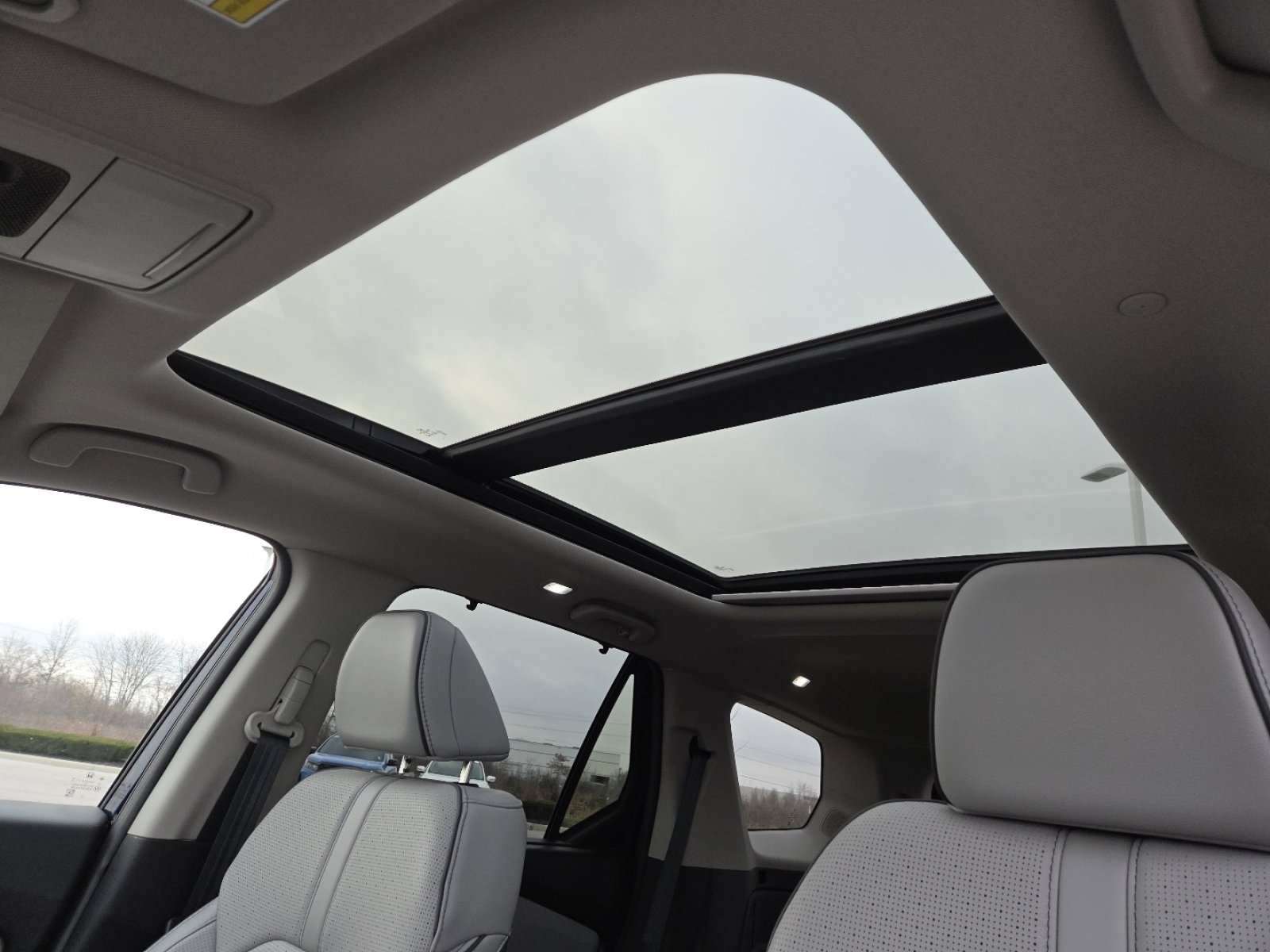 Used 2025 Honda Pilot Elite image 4