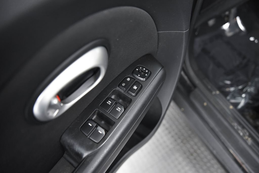 Used 2014 Kia Soul Base image 10