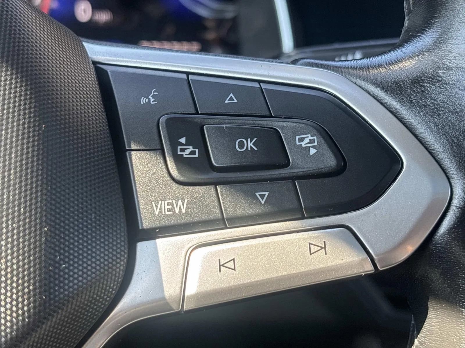 Used 2024 Volkswagen Jetta SE w/ Panoramic Sunroof Package image 21