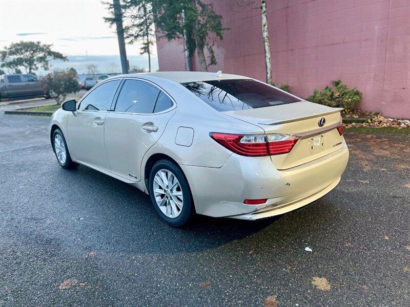 Used 2014 Lexus ES 300h w/ Luxury Package w/Bamboo Trim FWD image 5