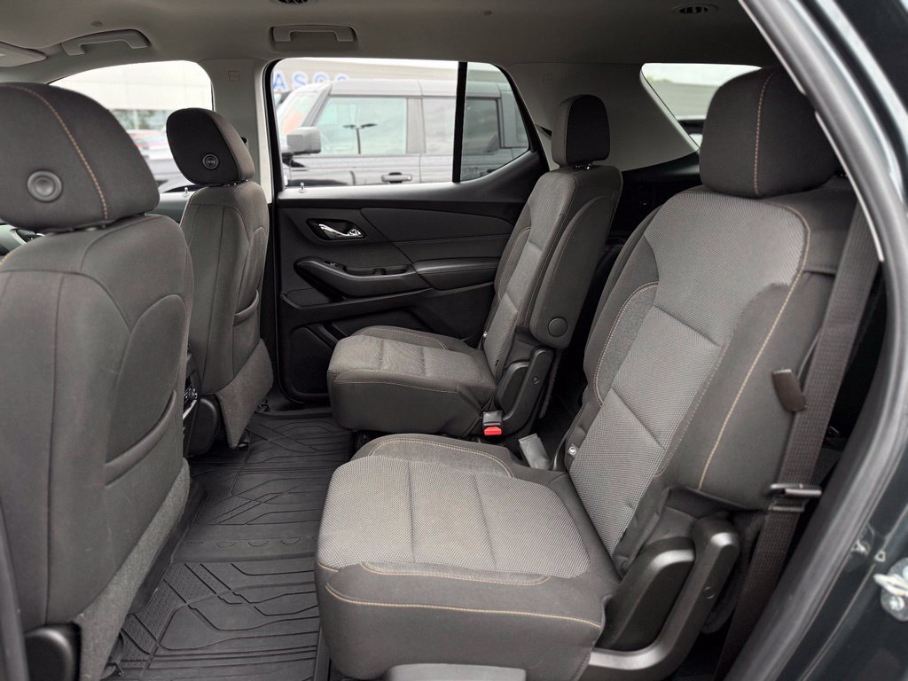 Used 2020 Chevrolet Traverse LT w/ Driver Confidence II Package AWD/4WD image 11