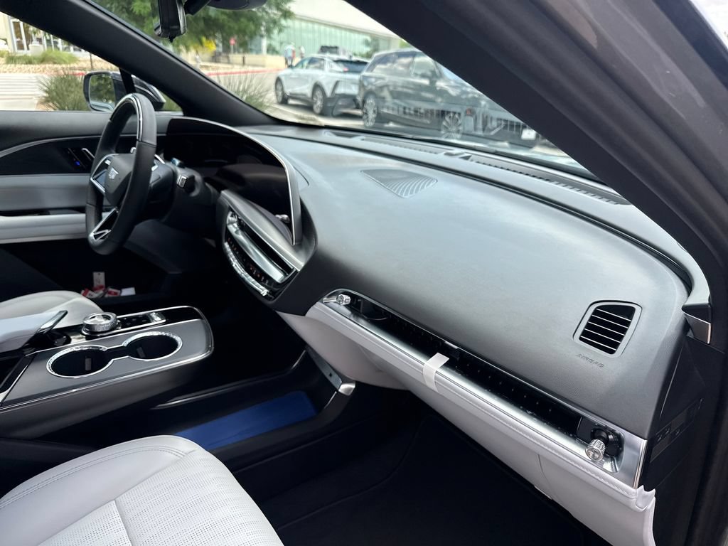 New 2026 Cadillac Lyriq Premium Luxury w/ LPO, Floor Liner Package AWD/4WD image 38
