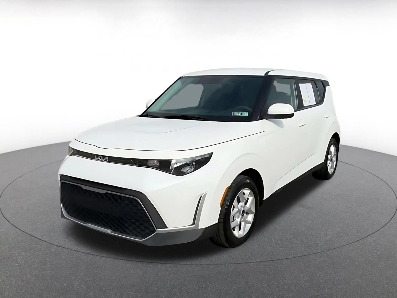 Used 2025 Kia Soul LX w/ LX Technology Package FWD image 6