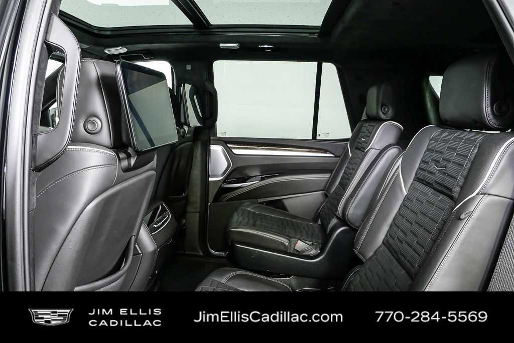 Used 2025 Cadillac Escalade Sport Platinum AWD/4WD image 17