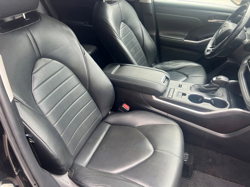 Used 2020 Toyota Highlander XLE FWD image 12