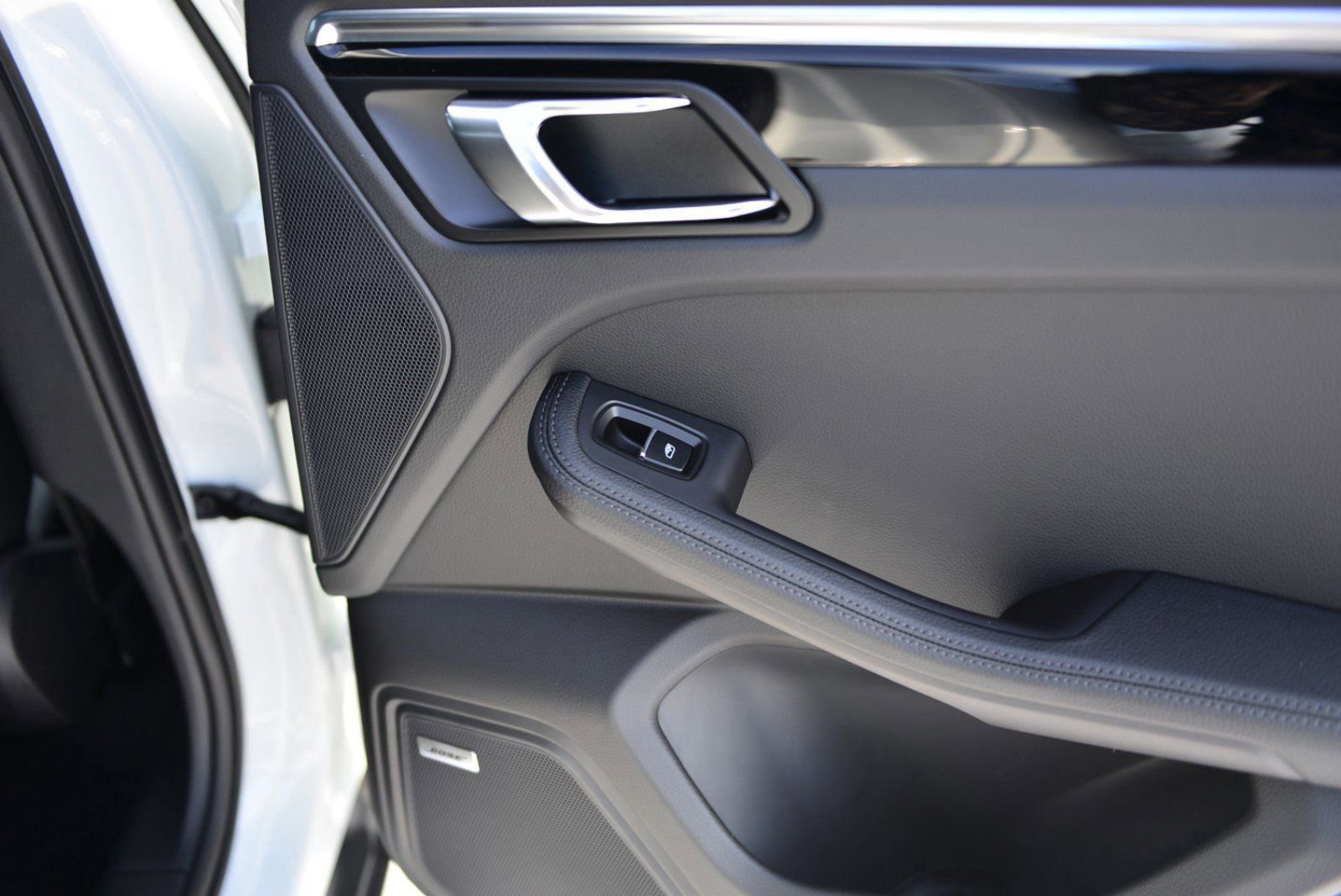 Used 2025 Porsche Macan image 12