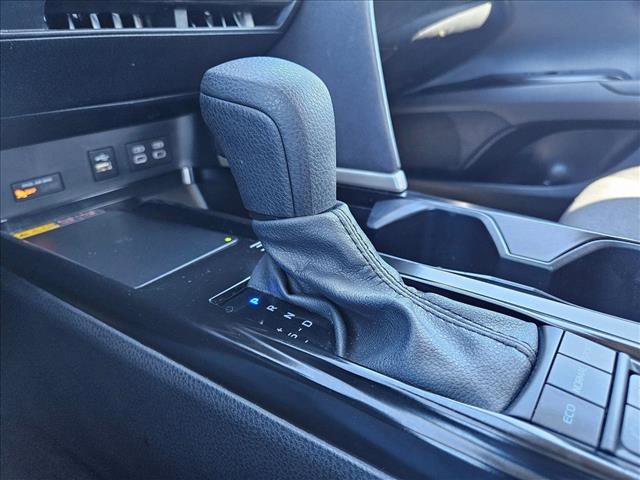 Used 2025 Toyota Camry LE image 12