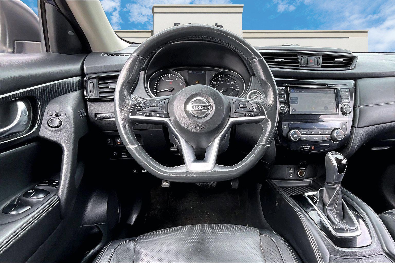 Used 2017 Nissan Rogue SL w/ SL Premium Package image 5